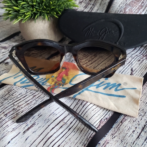 MAUI JIM - Sunglasses & case - Picture 16 of 16